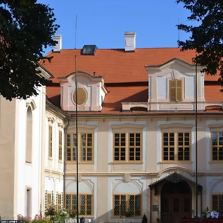 Tradicni Cesky Dum S Loznicemi V Podkrovi Apartment