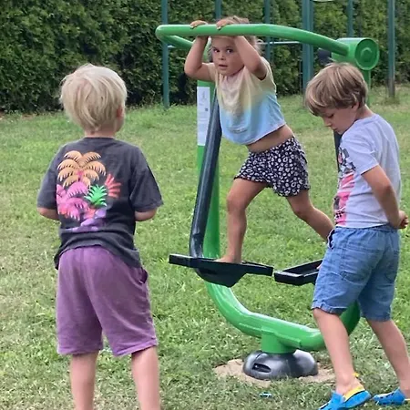 Tradicni Cesky Dum S Loznicemi V Podkrovi