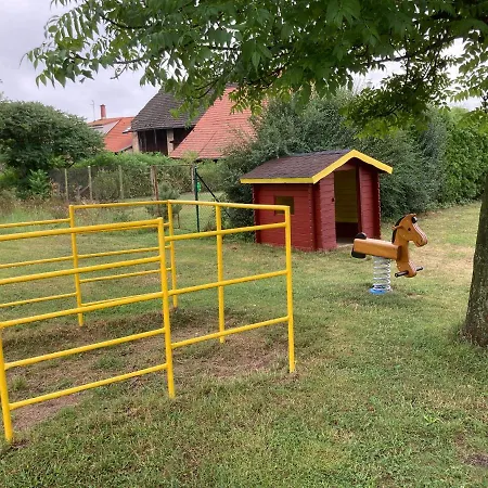 Tradicni Cesky Dum S Loznicemi V Podkrovi *